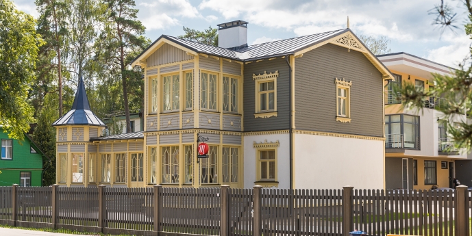 Black Pearl Apartments