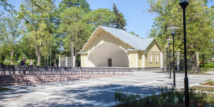 Melluzi Open Air Stage Park