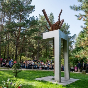 Skulptūra "Rainio pušys"