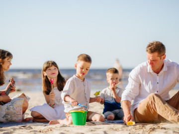 It&#039;s time for summer!  Inspiration guide for families with children