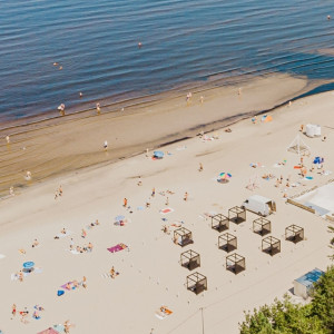 No 15. maija Jūrmalā atklāj peldsezonu