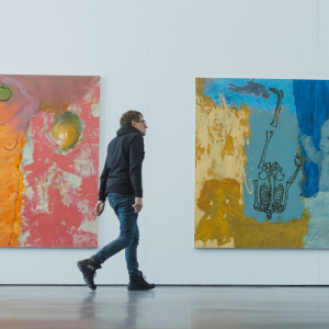 Kas vyksta Jūrmalos parodų salėse?