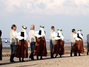 “Jūras bize” Dance Festival on Kaugurciems Beach
